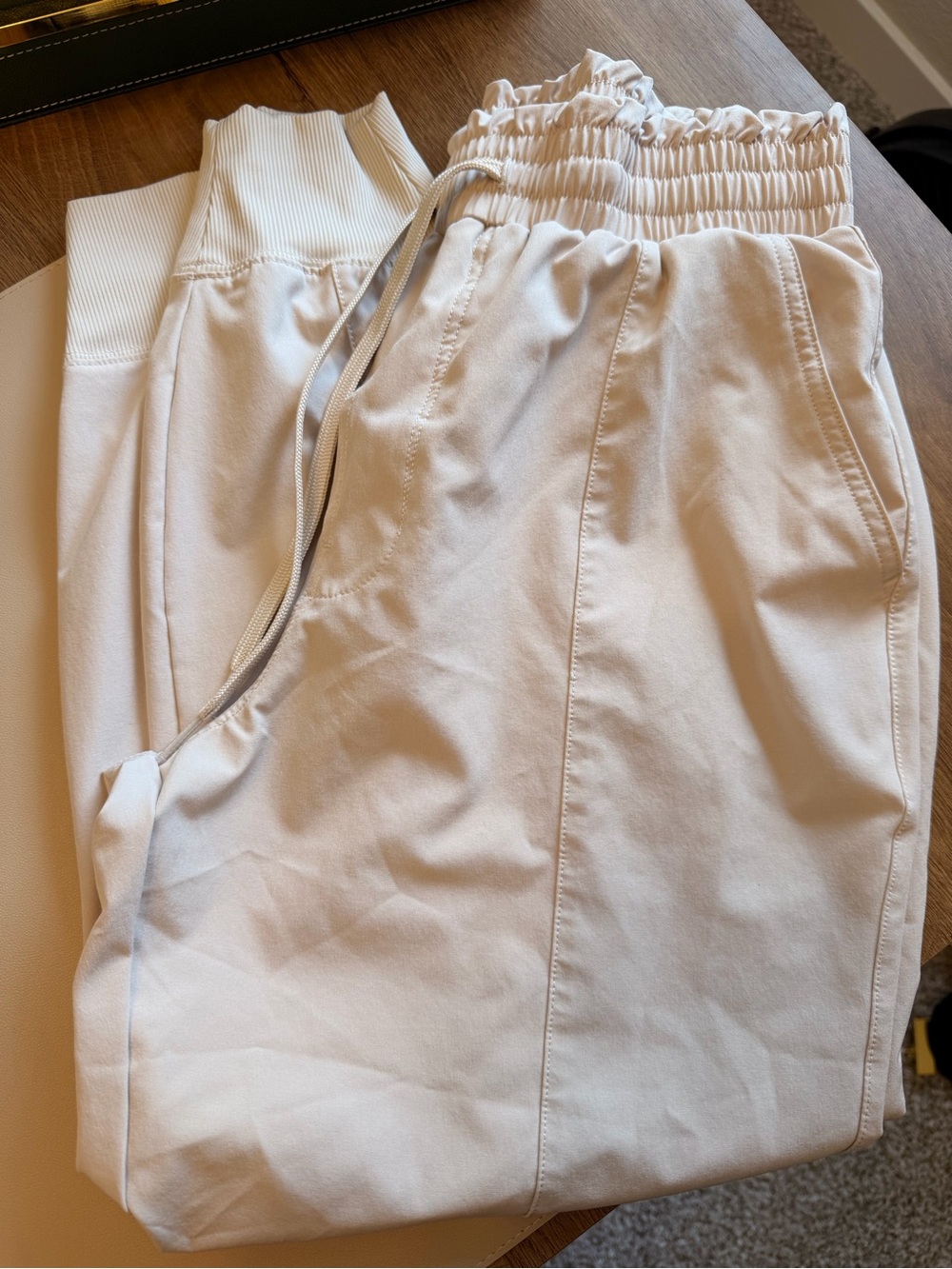 Abercrombie & Fitch Cream Elastic Waist Jogger Pants - ankle length short